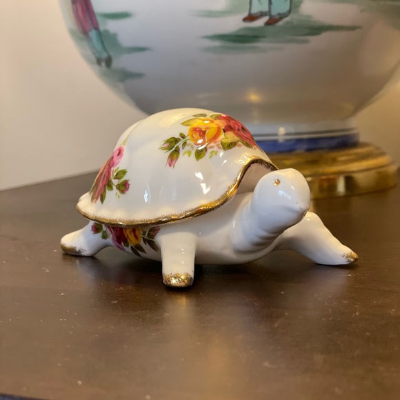 Cottage Rose Fine Bone China Tortoise Turtle Candle ~ Ring Trinket Box NOS - Picture 2 of 8